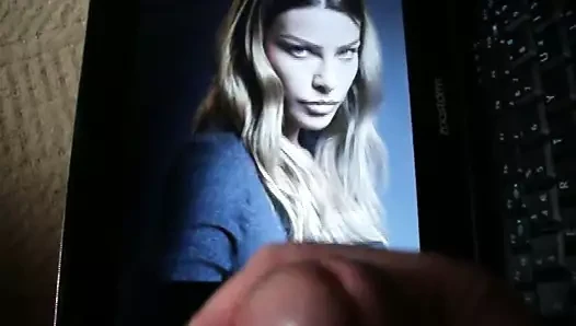 lauren almancaya saygı duruşu