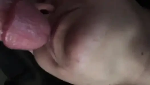 Sepong kontol di atas ranjang