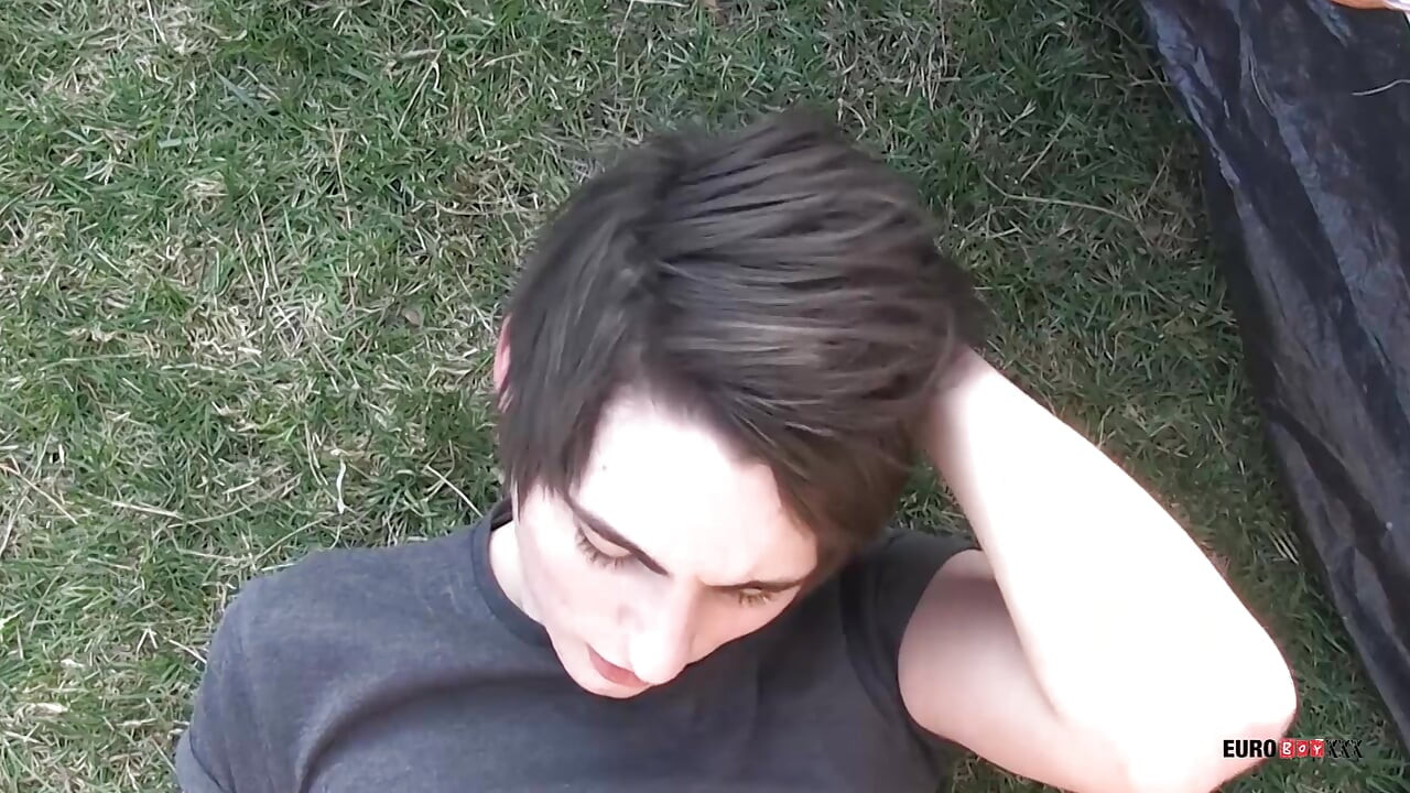 EuroBoyxxx Kyle Dickson e Lee Daniels assumem o acampamento para chupar e foder ao ar livre