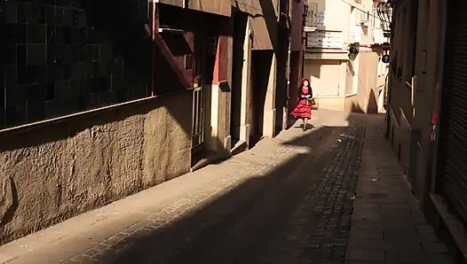 Крошку В Юбке Polka Dot Жестко Трахнули В Лесу