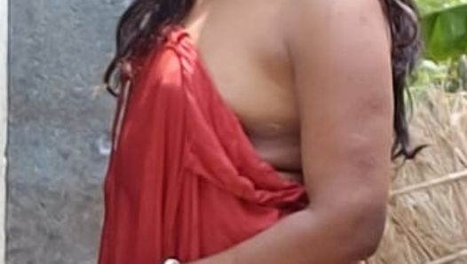 Desi sexy bhabhi bathing nude and enjoy summer season