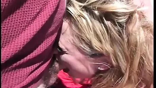 Big boobs blonde pussy fucking fingering in deserto