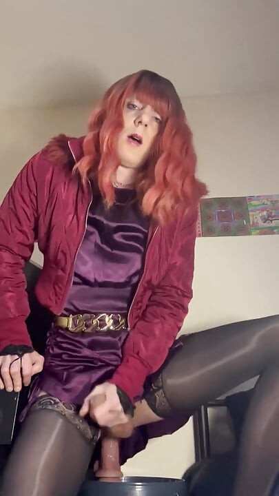 Jess Silk Rides Dildo