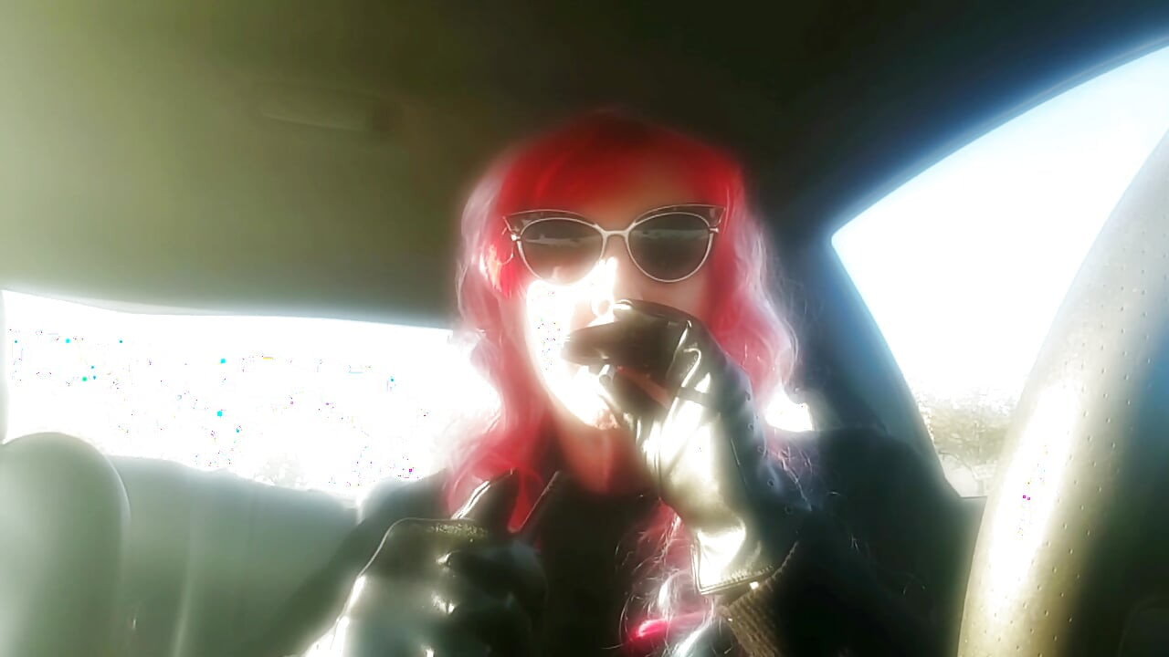 MATURE RED HEAD MRS. ROMAN CAR SMOKING VS 120 MENTHOLS