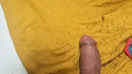 Sakalını kesiyor ve yarağını saçına fırçalıyor. Kürküm için yeni bir tarz oluşturuyorum. Beni takip et!