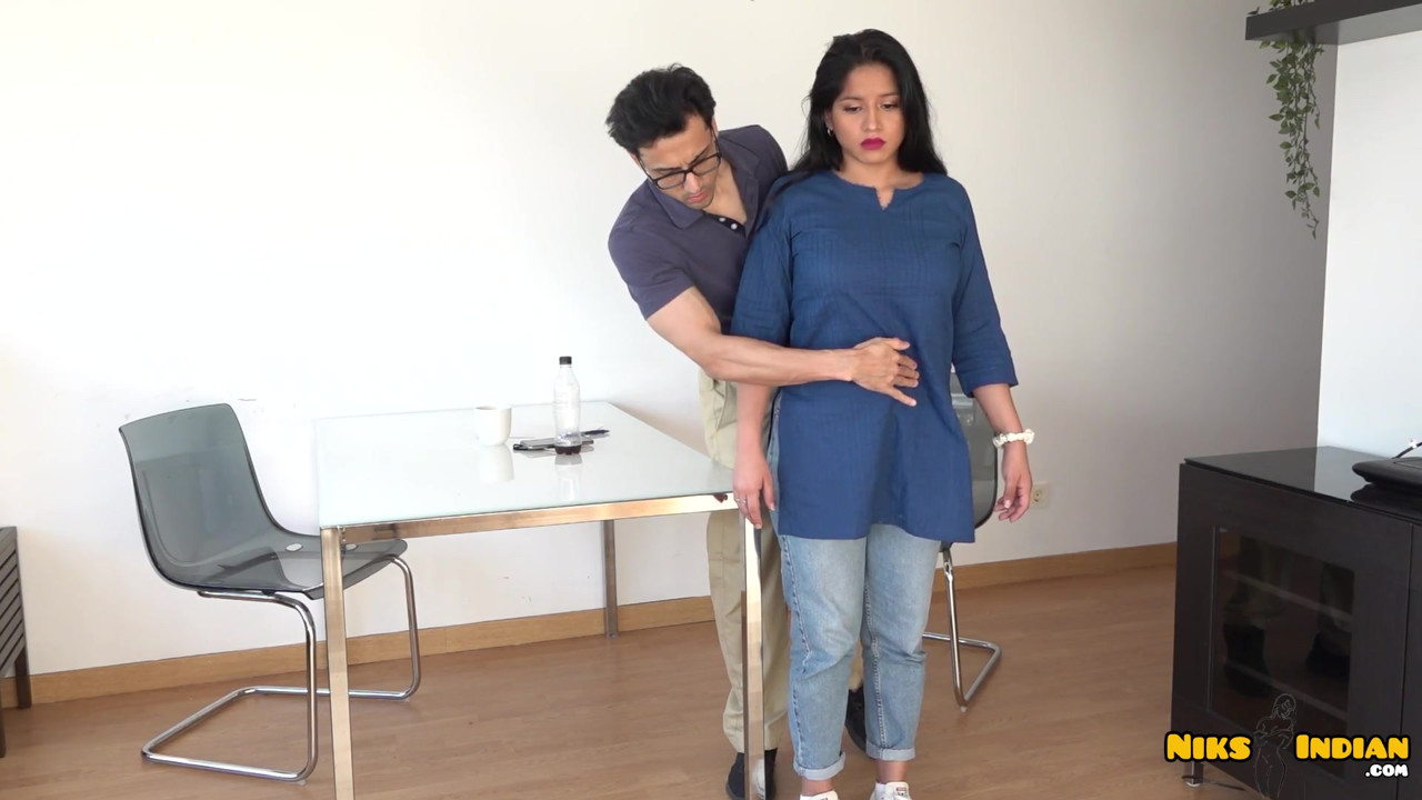 巨大なおっぱいインディアンカレッジティーンが警察官に激しく犯された