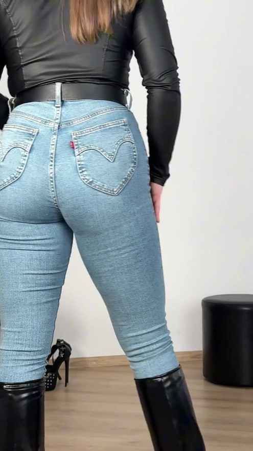 I"m showing you my best leather outfits | Clip 1