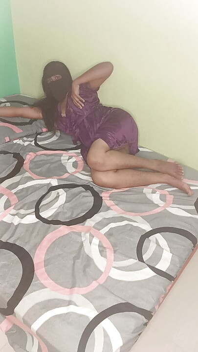 Tamil Girl lying in the bed and show her boobs