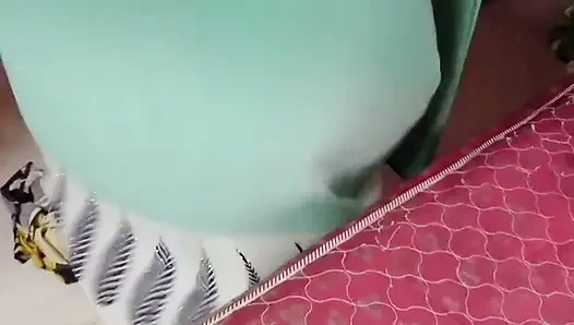 Hintli tamil evli kadın Renu ıslak çıplak vücut havlusu kuru ve yavaş sari pansumanla azdırıyor! Indianhotwifex