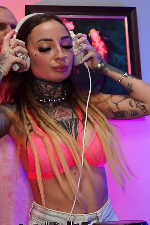 La fiesta posterior se descontroló y se folló al DJ en el club