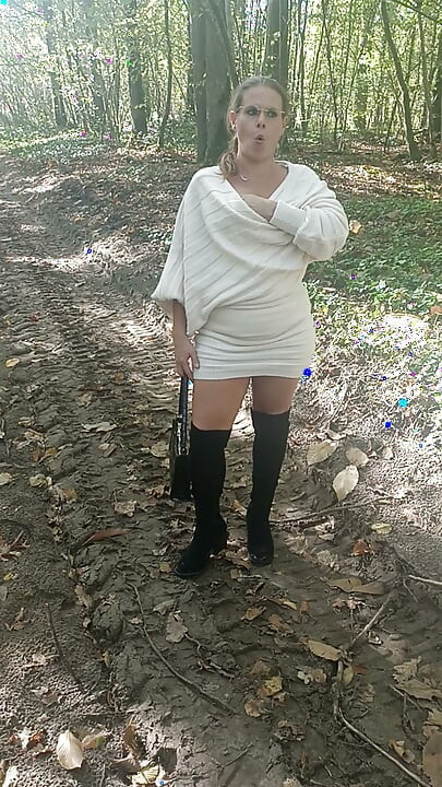 Slut Jade in the wood shows off in front of voyeur
