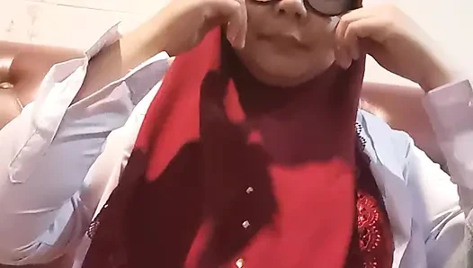 I secretly came to live sell my in the room before going to school.