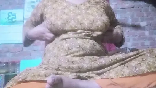 Desi Nadiya Bhabhi fingert ihre muschi bis zum orgasmus, bangladeschisches sexmädchen.