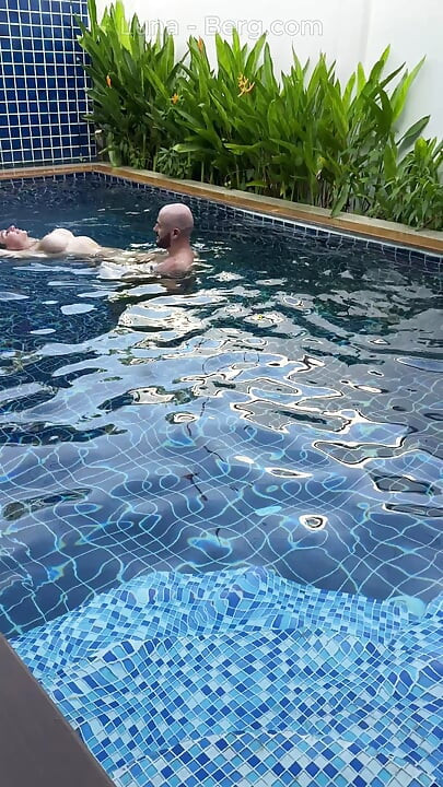วันพูล: นอกใจเมียนมใหญ่กําลังสนุกกับคนรักของเธอ นมใหญ่, อาบแดดและควยใหญ่