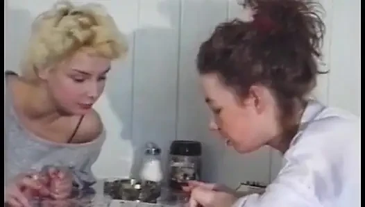 Horny babe likes it when she gets her wet cunt juicy cunt licked