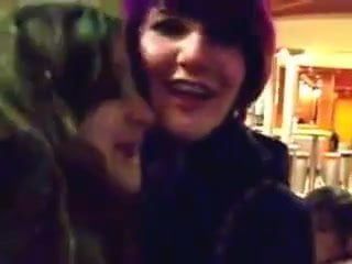 Emo meninas se beijando