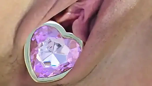 Seksi Orta Yaşlı Seksi Kadın Küvette Çıplak Amına Anal Tıkaç Sokuyor...