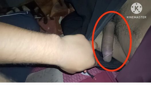 Une amie hétéro de l'école a une grosse bite monstrueuse en sous-vêtements