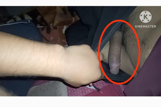 Colegiala hetero tiene una gran polla monstruosa en ropa interior