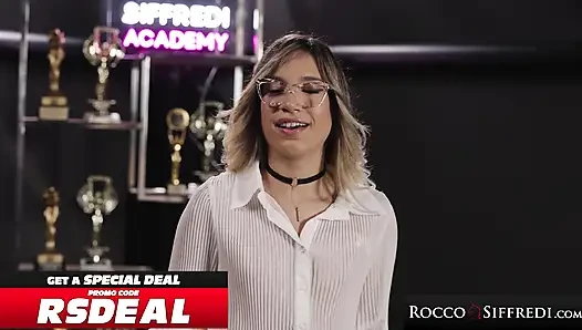 Rocco siffredi - cewek mungil rambut pirang dientot habis-habisan sama dokter kontol besar - seks anal ganas