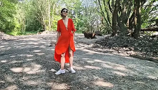 Risky Outdoor Nude Showing My Pussy