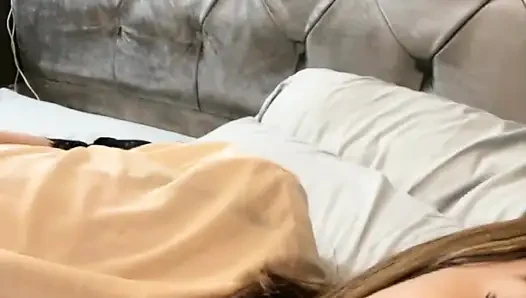 Video sange janda cantik host tiktok suka colmek sampe ngecrot divideoin