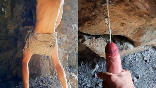 Neandertaler mann masturbiert seinen penis in einer höhle in der nähe eines feuers