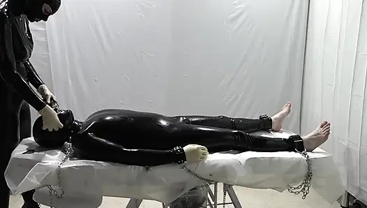 Миссис Домина и ее эксперименты над рабом.