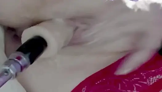 Vagina yang sangat basah close-up, vibrator pada klitoris, mesin seks vagina fuck