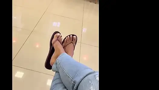 Kiffa lagi asik di ruang tunggu medis