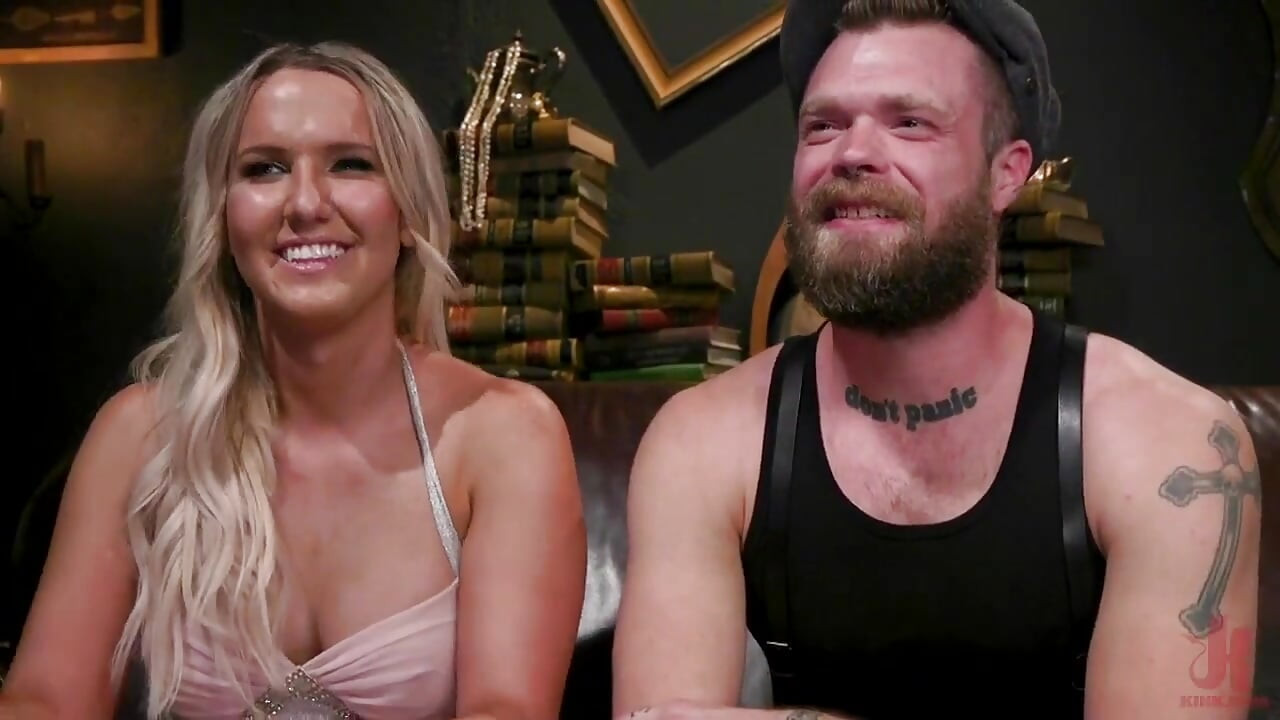Hora de jugar: Kayleigh Coxx lleva a Mike Panic a la vida para divertirse