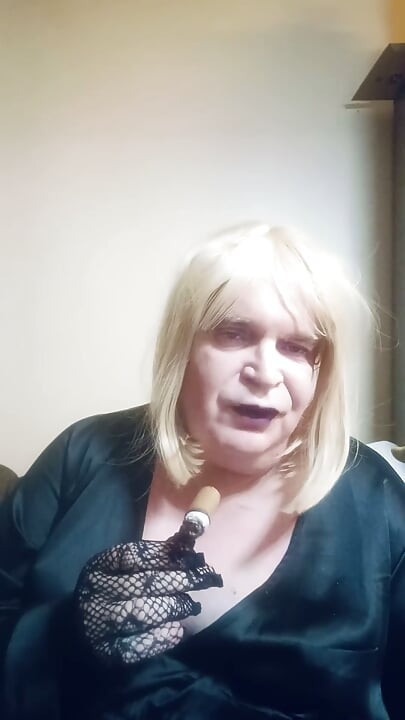 BBW TV vorbește despre a face o muie fumurie, dar cu un trabuc