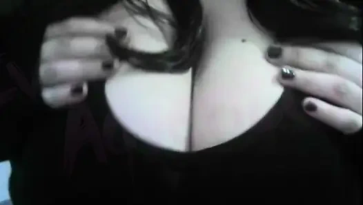 Otaku si istri culun lagi nonton bokong hentai sambil mainin toket besarnya #3