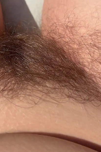 Meri jhari aur pair ke balon ko trim karna klojap
