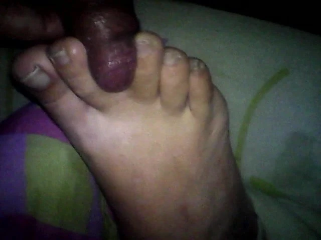 paja con los pies de mi mujer dormida 24