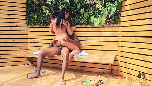 Muscle Mommy Dick Down