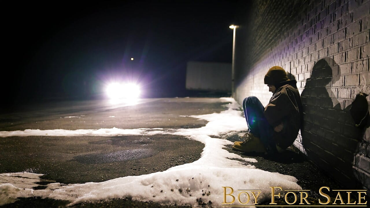 BoyForSale - Colton Fox svojim jezikom obožava jaja gospodara Ballarda