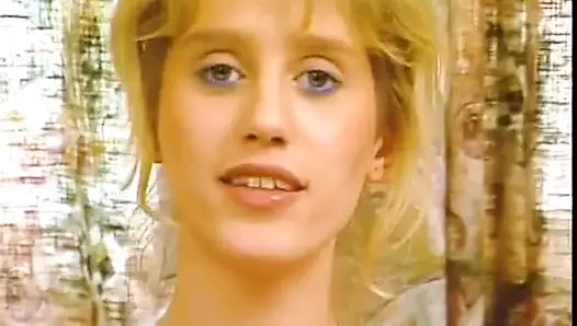 Boşalmak için burada olan Almanya'dan sevimli hatunla bu amatör seansı izleyin