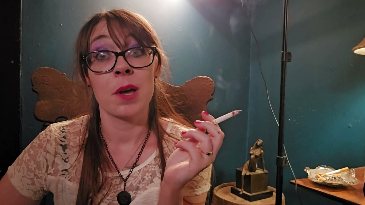 Eu só fumo muito cigarro