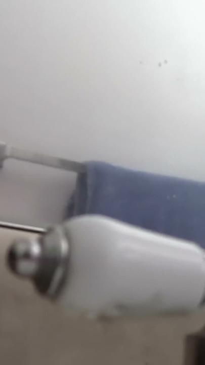 Pelirroja Tetona En Gafas Se Filma Desnuda En El Espejo Del Baño