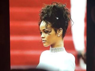 Hommage au sperme pour Rihanna 3
