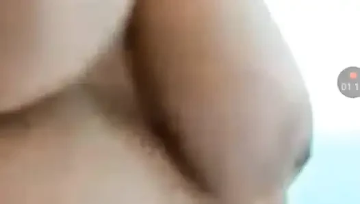 Sıkı amcığımı parmaklarken o sikini sıvazlıyor