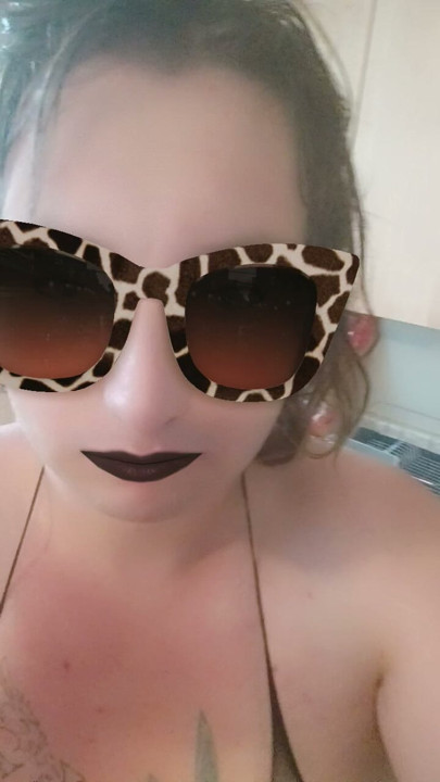 Sissy danielle merasa seksi dan membutuhkan ayah
