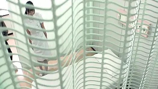 Perawat cantik hono menariknya ke dalam perselingkuhan terlarang yang tidak bisa lagi dia tolak