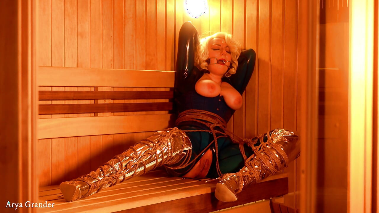 Bondage escape: Latex rubber horny MILF in gag