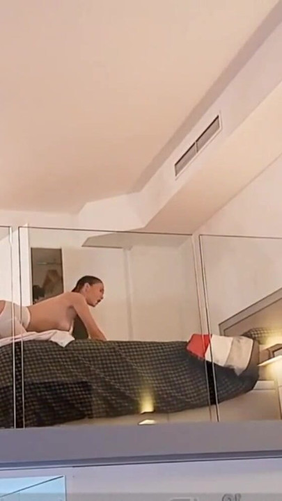 "Seksi temizlikçi kadın ve pembe ıslak amcığını sikiyor bakış açısı amatör sikiş" den önemli an