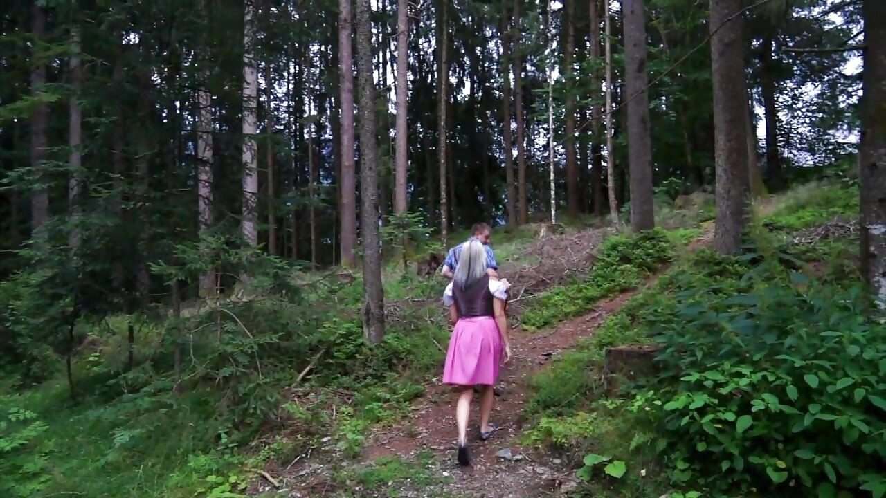 줄리아 핑크. Alpin 목초지의 포르노 교사 (풀 독일 포르노 영화)