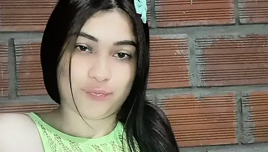 Üvey annenize doğru elbiseyi seçmesinde yardım edin, o da içine boşalmanıza izin verir