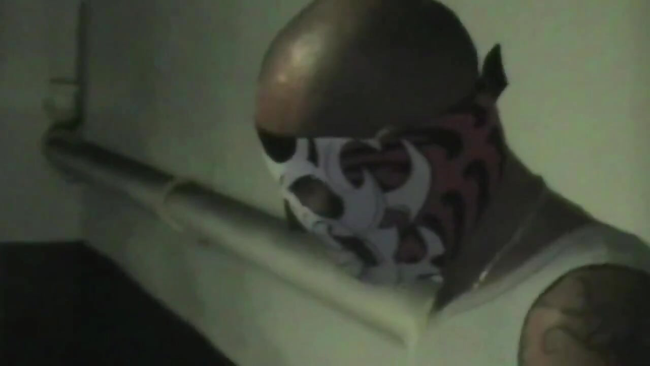 Bisexuel aggression in outdoor parking at night