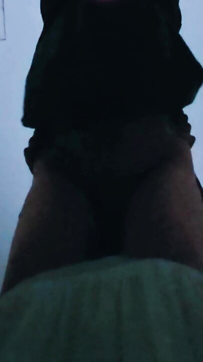 Une petite Philippine se fait baiser dans des toilettes publiques toujours en gémissant et en faisant du dirty talk